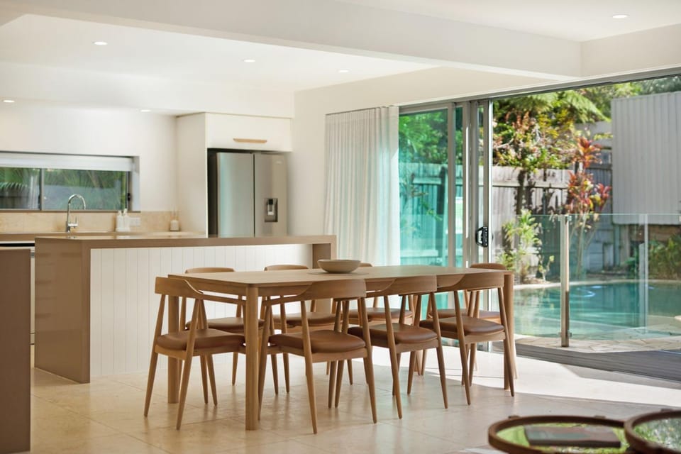 9 Depper Street - Large Residence Entire 6 Bed House House in Noosa Heads