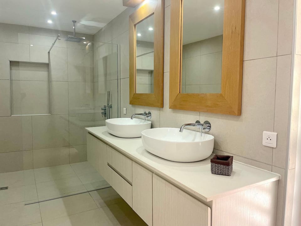 Shower, Bathroom, towels
