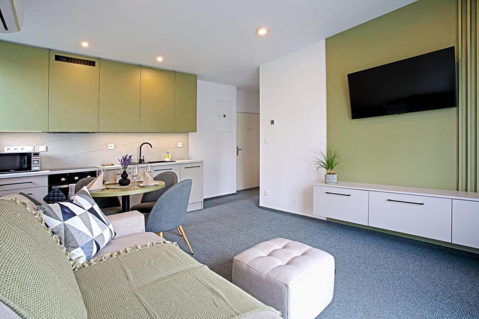 TV and multimedia, Kitchen or kitchenette, Living room