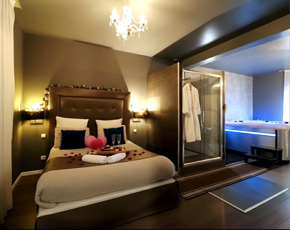 Luxury & Love - Professional Jaccuzzi and Spa Bed and Breakfast in Chelles