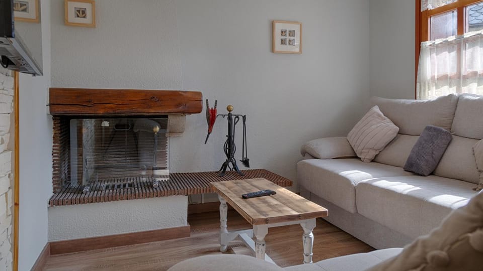 Saplan Real Estate SALARDÚ House in Catalonia