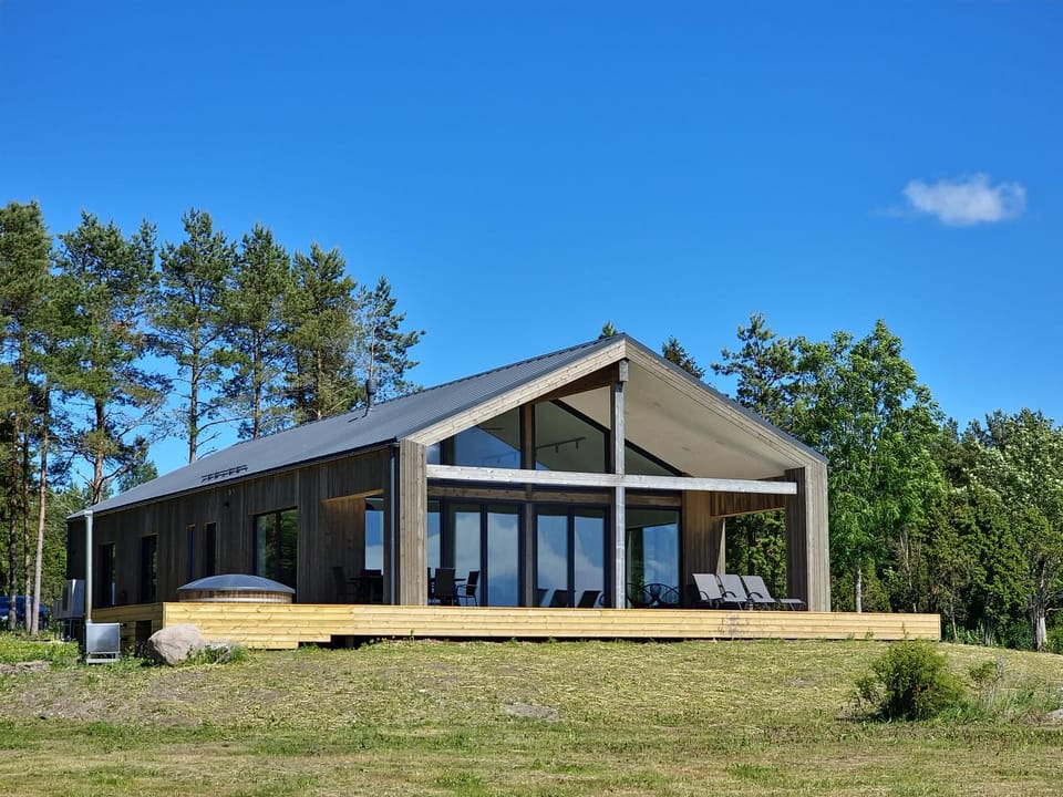 Property building, BBQ facilities, Garden, Hot Tub, Balcony/Terrace