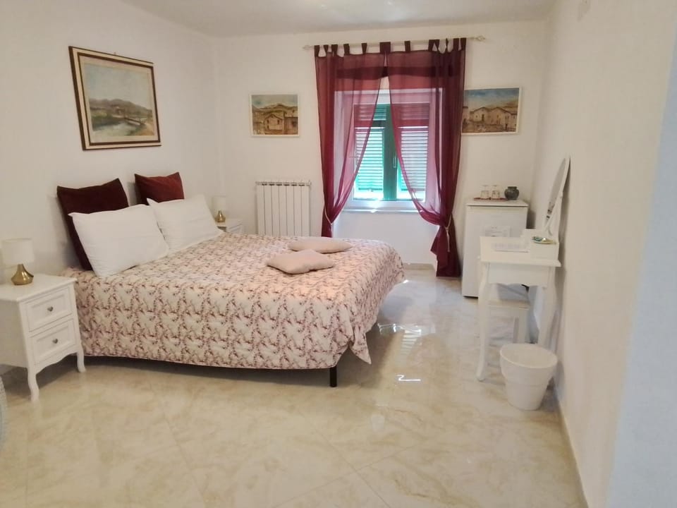 Bed, Bed, Photo of the whole room, Bedroom