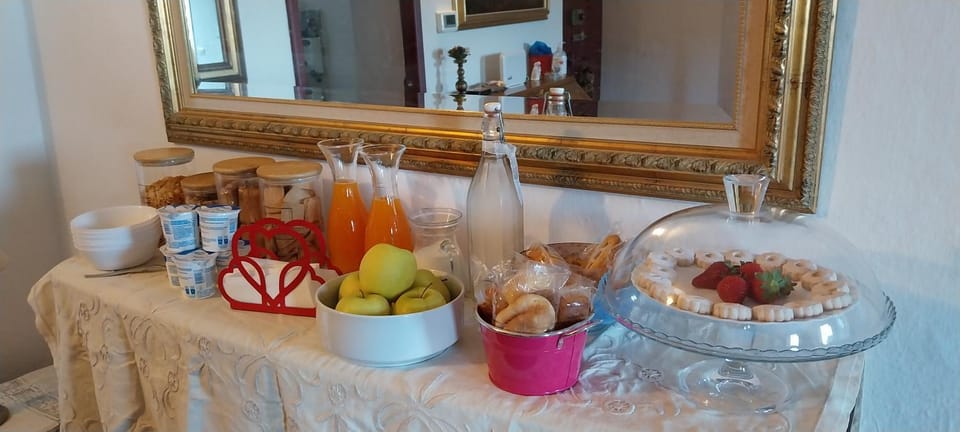 Food and drinks, Breakfast, Continental breakfast