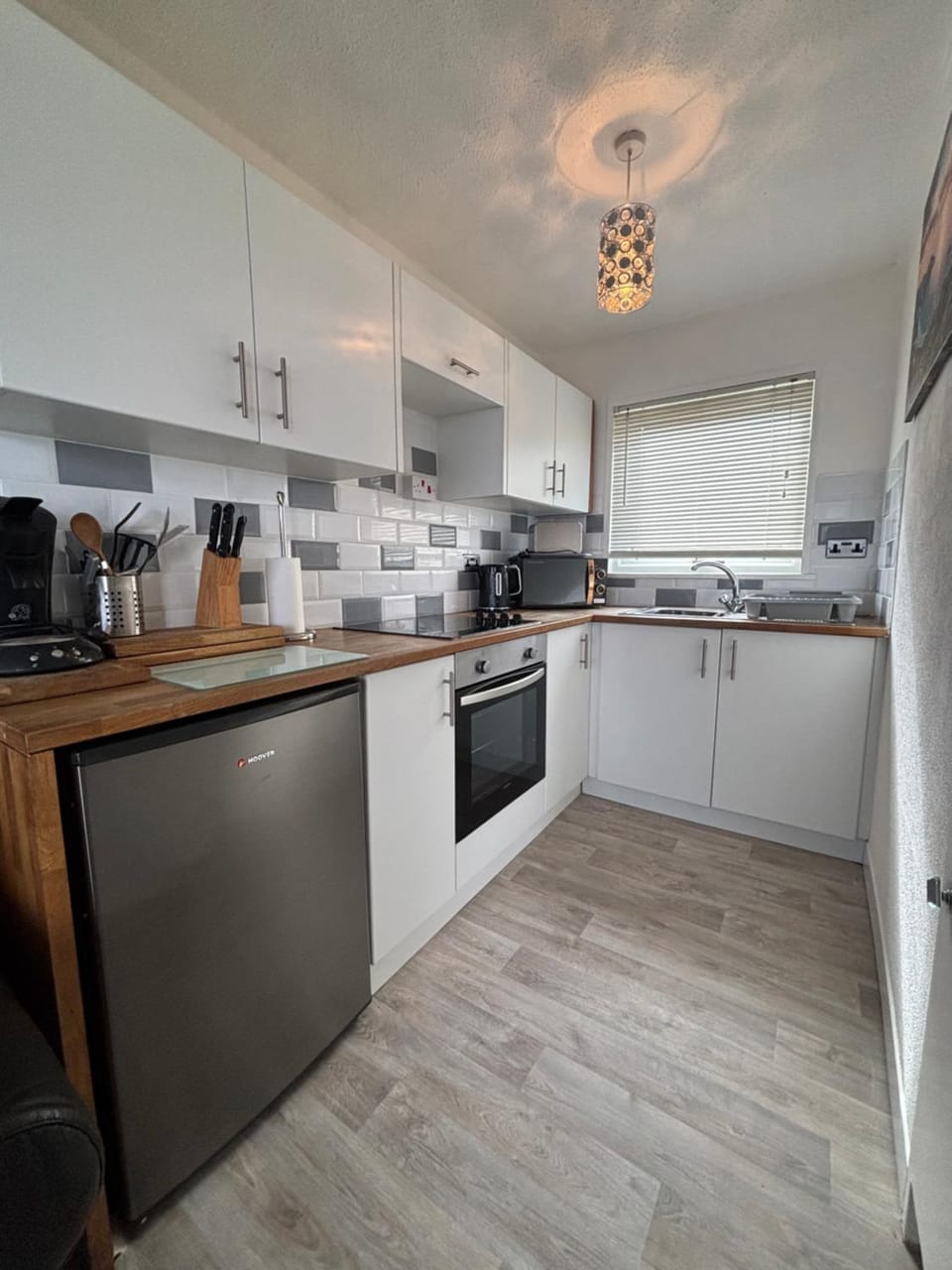 121 Sunbeach - Two bed Chalet at Scratby - Sleeps 5, pet friendly - plus WiFi, bed linen and towels included - FREE swimming passes and Entertainment - Only 300m from the beach Chalet in England