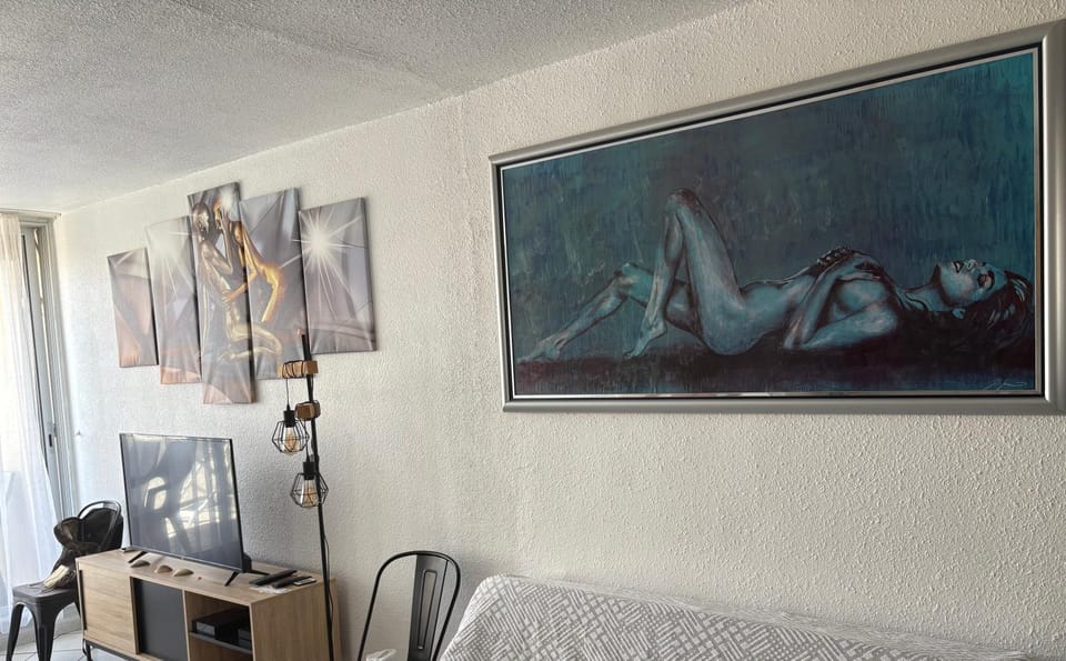 Communal lounge/ TV room