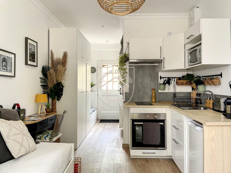 Kitchen or kitchenette, Living room, storage