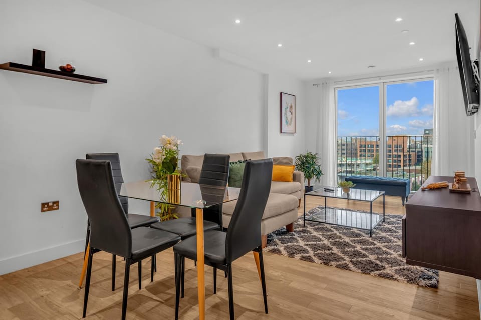 TV and multimedia, Living room, Dining area