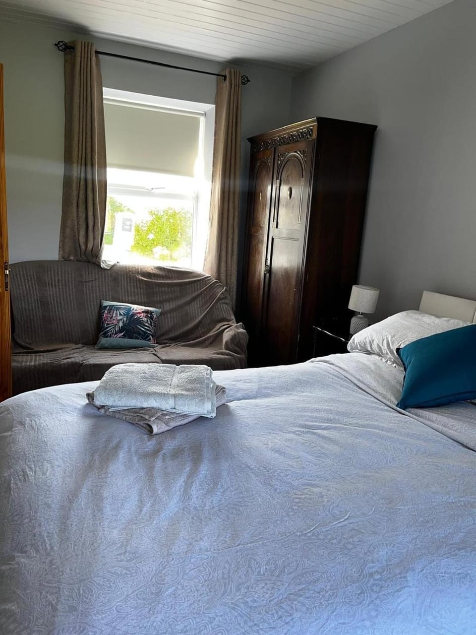 3br-Sea View-Fireplace-Garden-Free Parking House in County Donegal