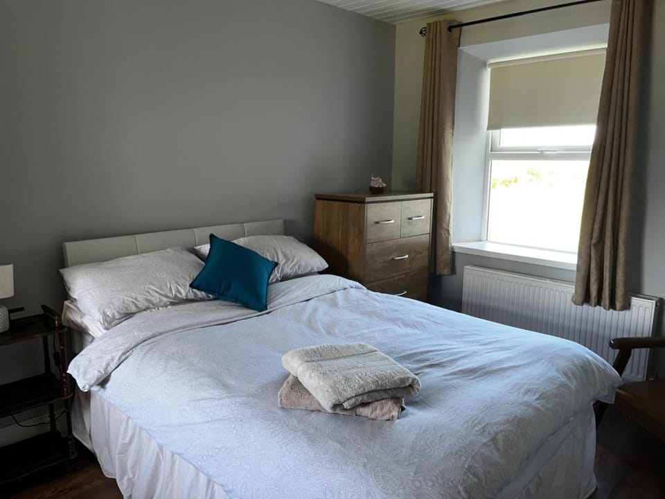3br-Sea View-Fireplace-Garden-Free Parking House in County Donegal