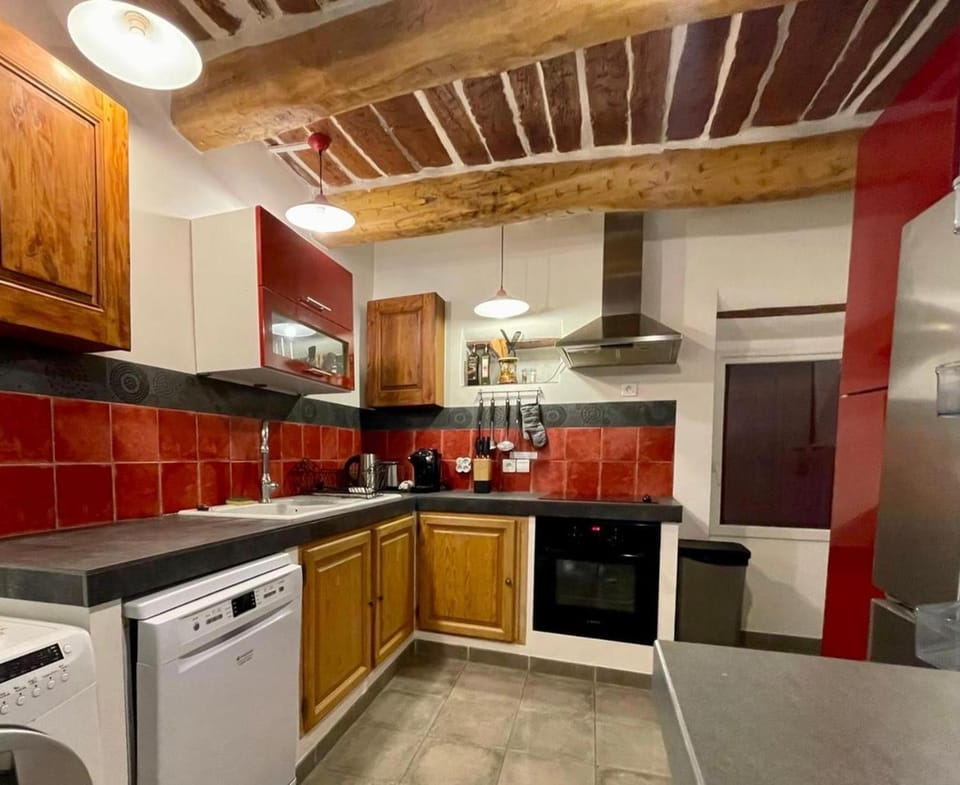 La Maison de Lily, cosy dans le Vieux-Hyères, parking gratuit House in Hyères