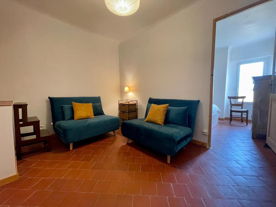La Maison de Lily, cosy dans le Vieux-Hyères, parking gratuit House in Hyères