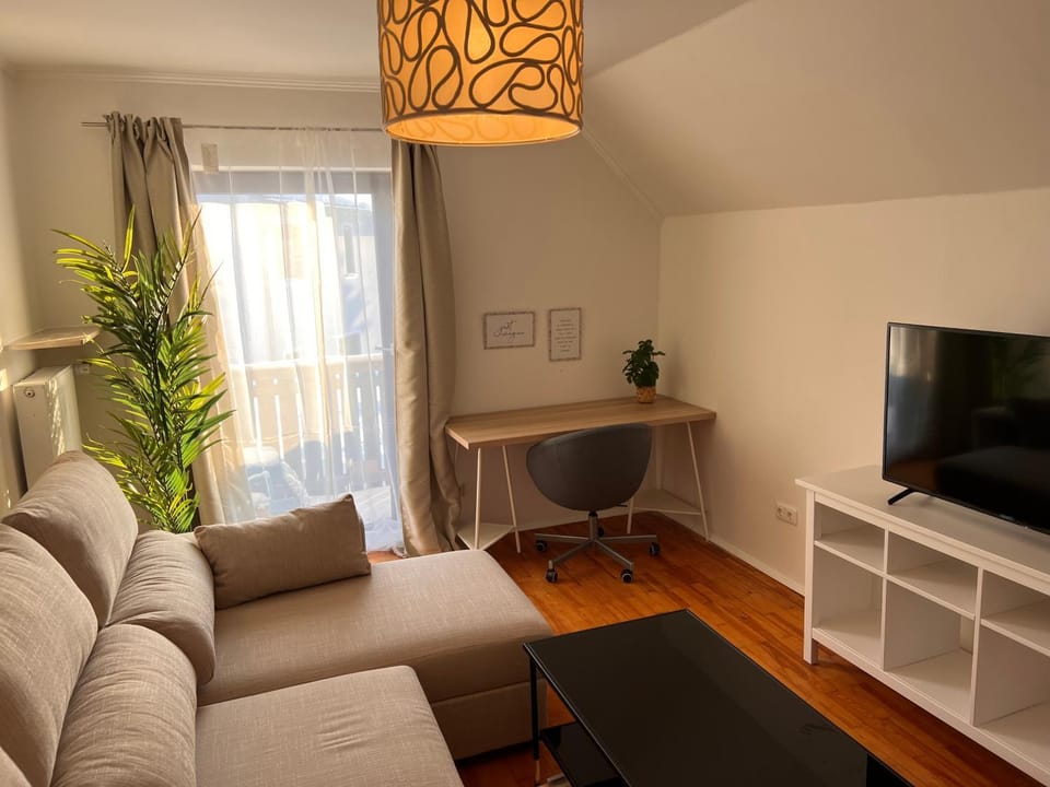 Communal lounge/ TV room, TV and multimedia, Living room, Seating area, Evening entertainment