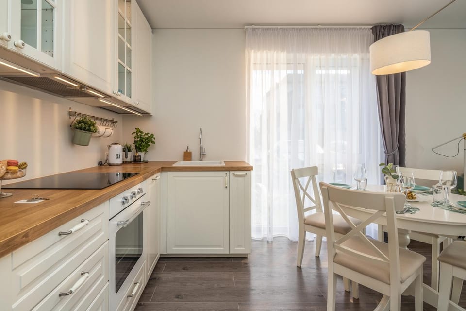 Kitchen or kitchenette, Dining area, dishwasher, pet friendly, stove