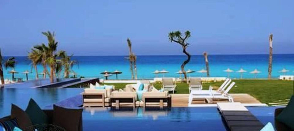 Day, Swimming pool