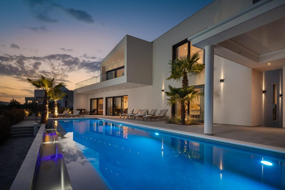 Property building, Night, Pool view, Swimming pool, sunbed