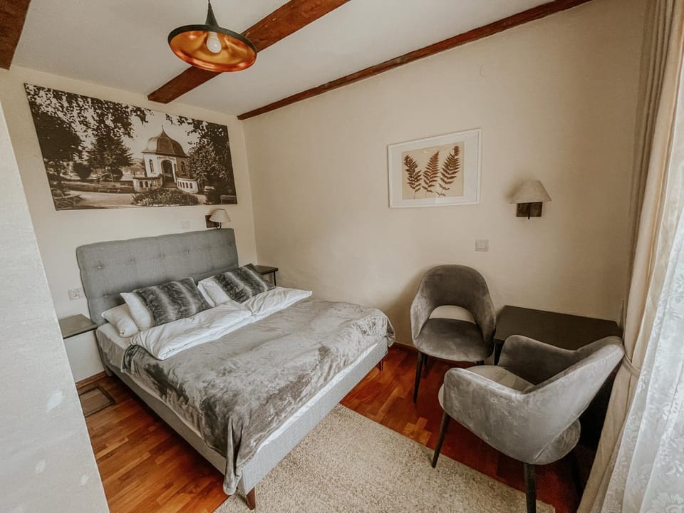 Bed, Photo of the whole room