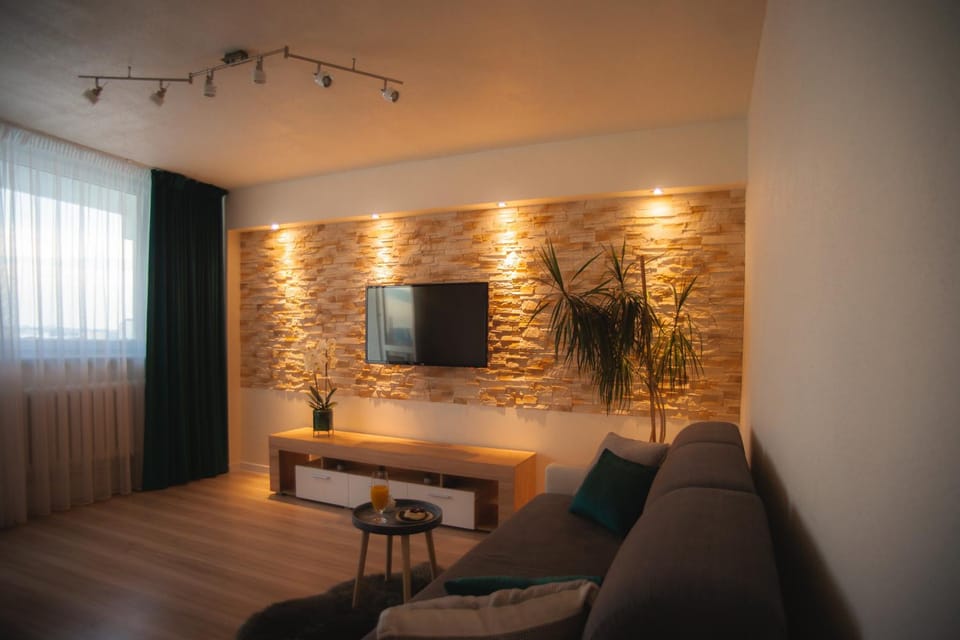 Property building, Communal lounge/ TV room, TV and multimedia, Living room, Seating area
