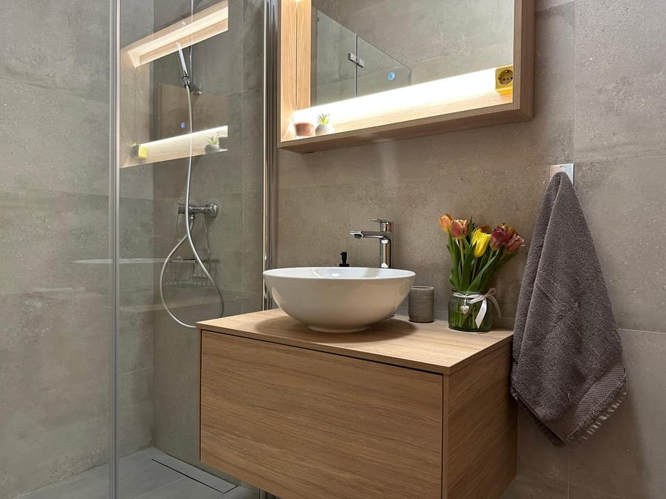 Shower, Bathroom, towels