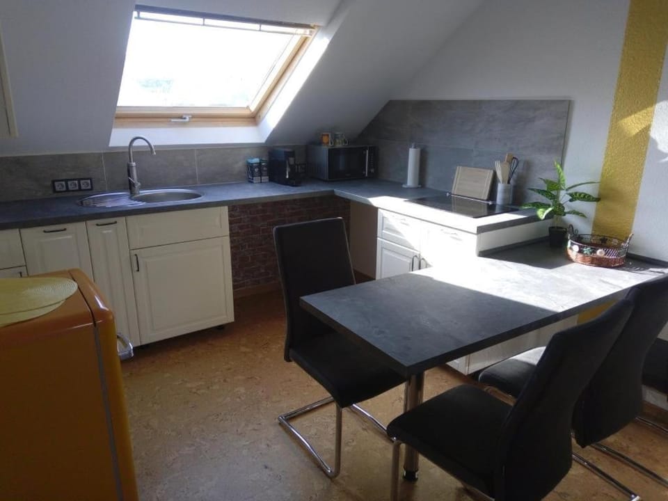 Kitchen or kitchenette, Dining area, stove