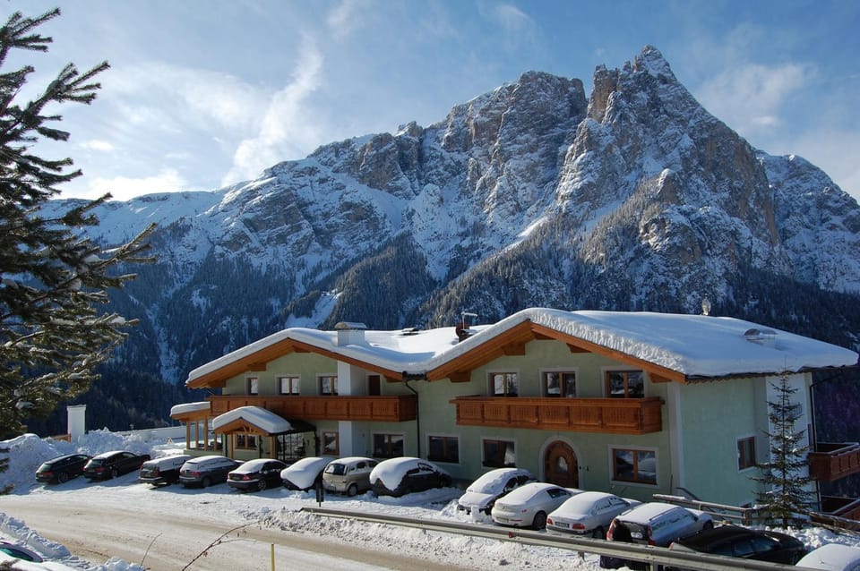 Property building, Facade/entrance, Winter