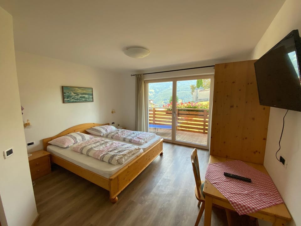 Toilet, TV and multimedia, Balcony/Terrace, Bedroom