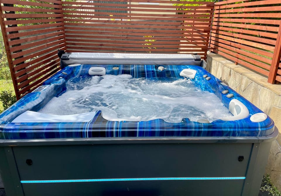 Hot Tub, Spa and wellness centre/facilities