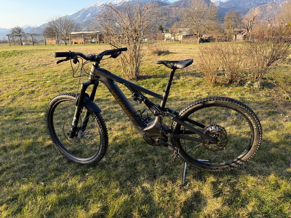 Cycling, Cycling, Mountain view
