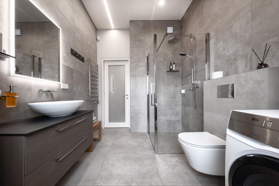 Shower, Toilet, Bathroom, Photo of the whole room, washing machine