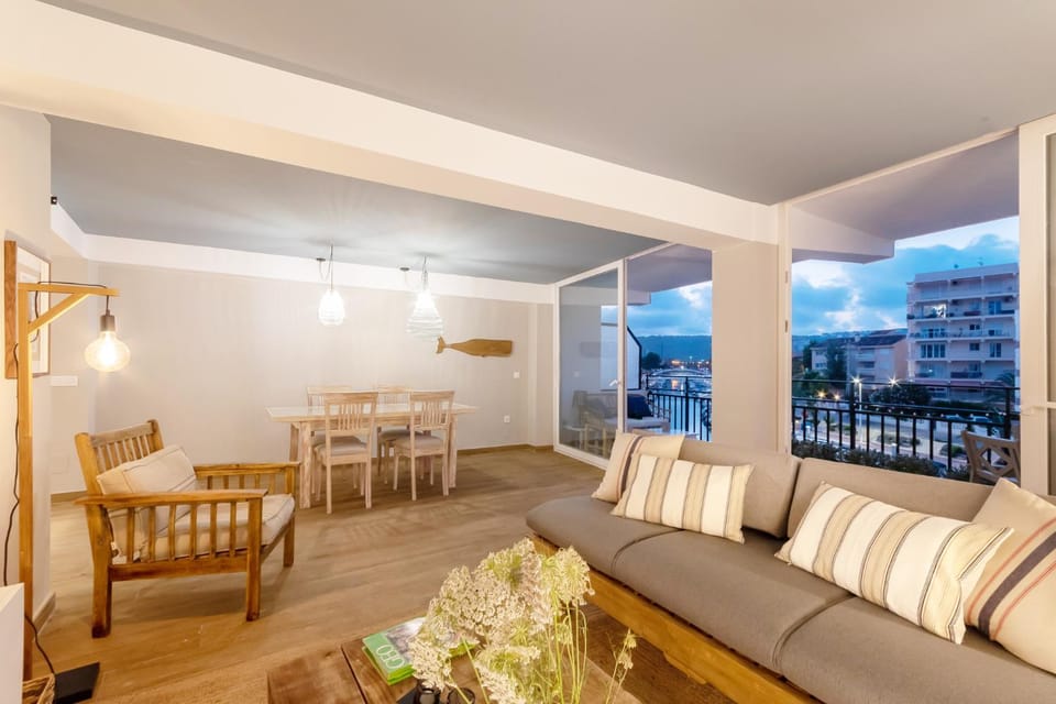 View (from property/room), Living room, Seating area