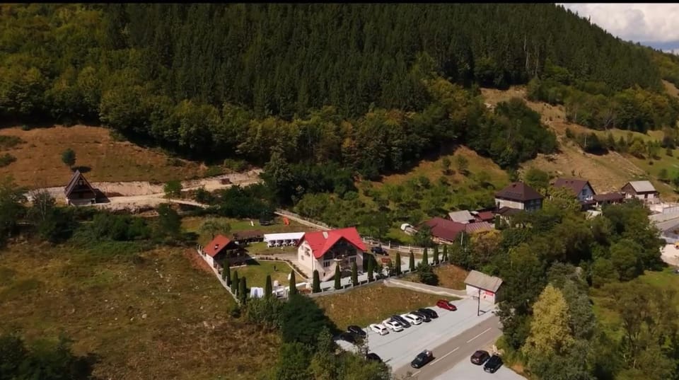 Pensiunea Mary & Ela Bed and Breakfast in Cluj County