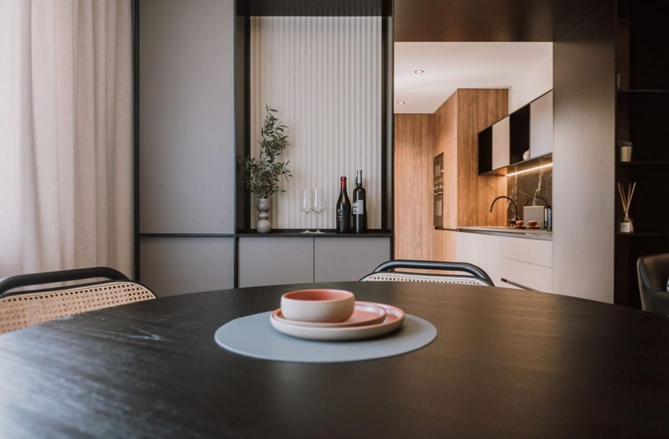 Kitchen or kitchenette, Dining area