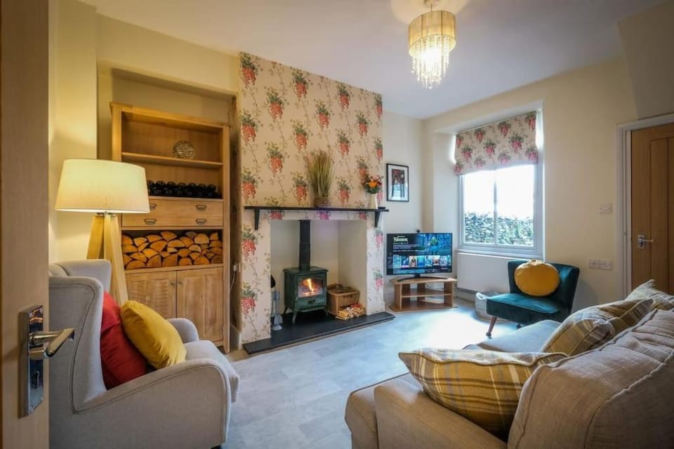 Glen Wynne Apartment Lovely Central Pet Friendly - FREE off-site Health Club access with Pool, Sauna, Steam Room & Gym Short 5 Minute Drive Away Apartment in Windermere