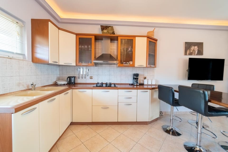 Kitchen or kitchenette, Living room