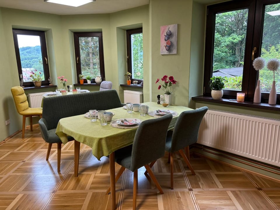 Communal lounge/ TV room, Living room, Seating area, Dining area