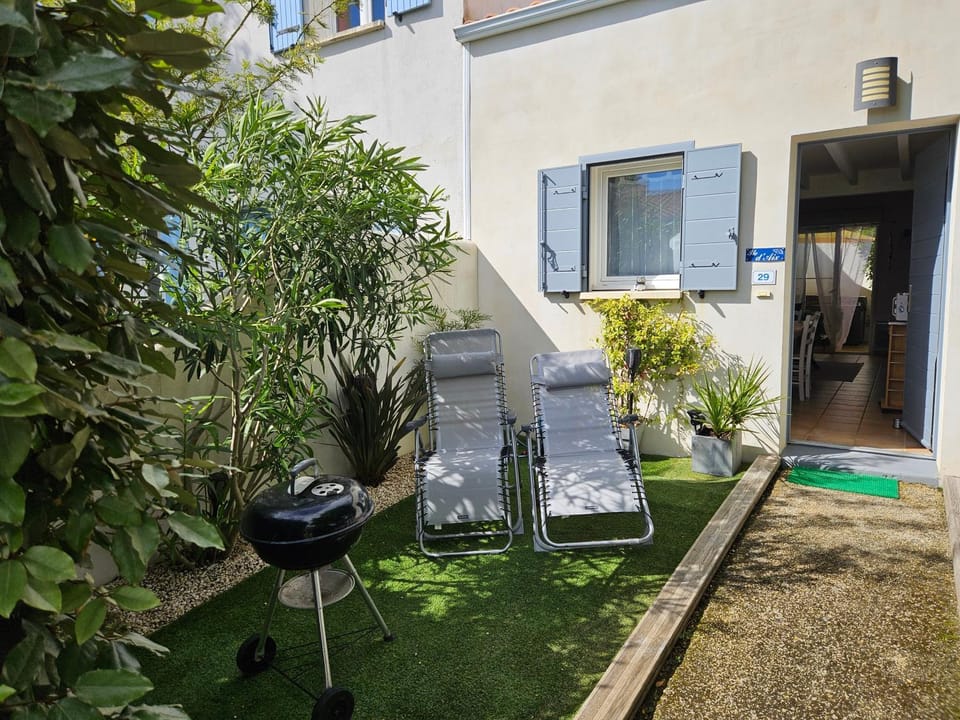 Patio, BBQ facilities, sunbed