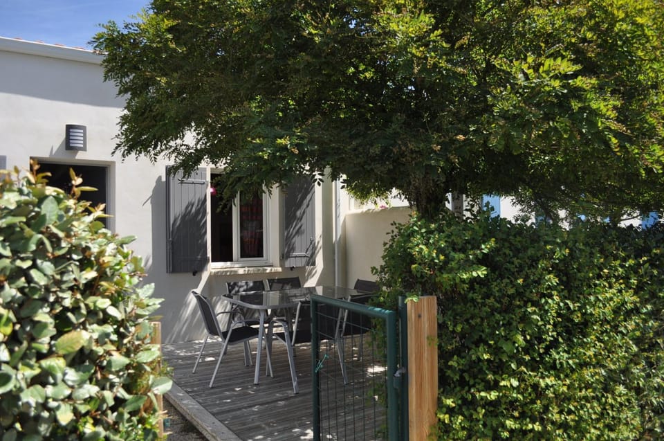 Maison 3 étoiles à 50m mer plages îles nature piscine chauffée jacuzzi privé WIFI House in Nouvelle-Aquitaine