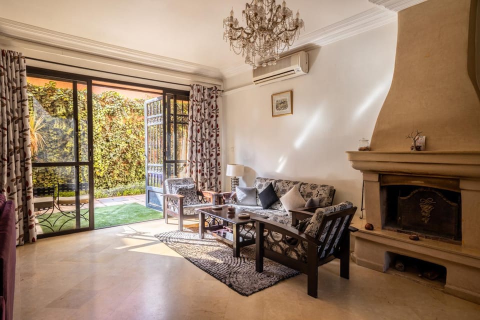 Living room, Seating area