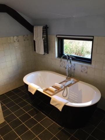 Bathroom, Bath, towels