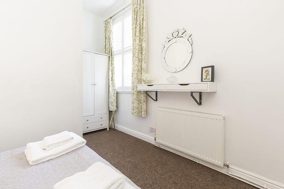 Bedroom, wardrobe