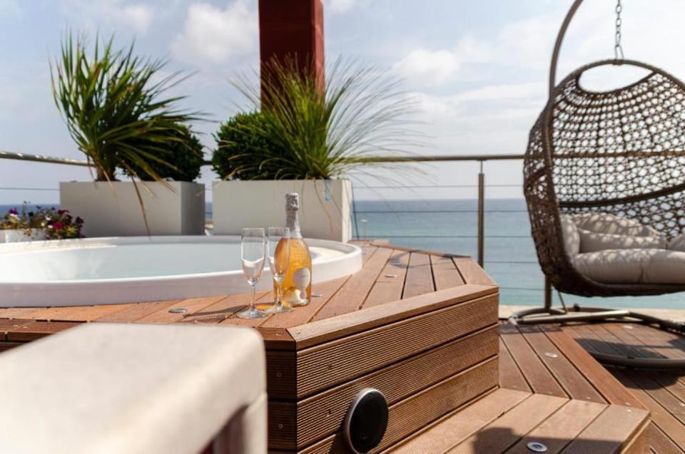 Day, Natural landscape, Hot Tub, View (from property/room), Balcony/Terrace, Sea view, sunbed