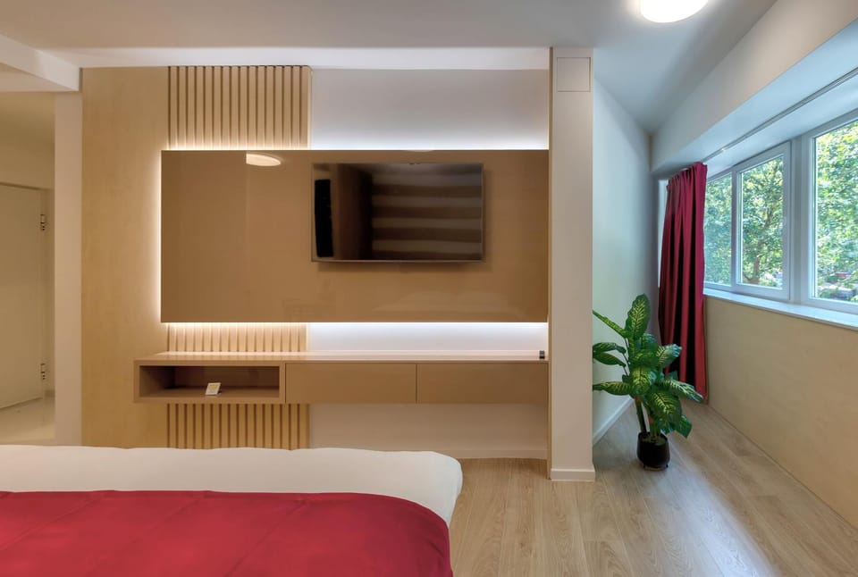 Communal lounge/ TV room, Bed, TV and multimedia, Photo of the whole room, Bedroom