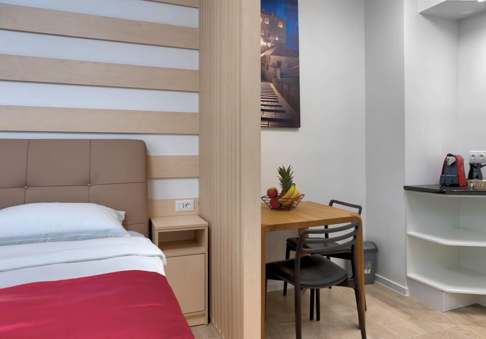 Bed, Day, Kitchen or kitchenette, Dining area, kitchen