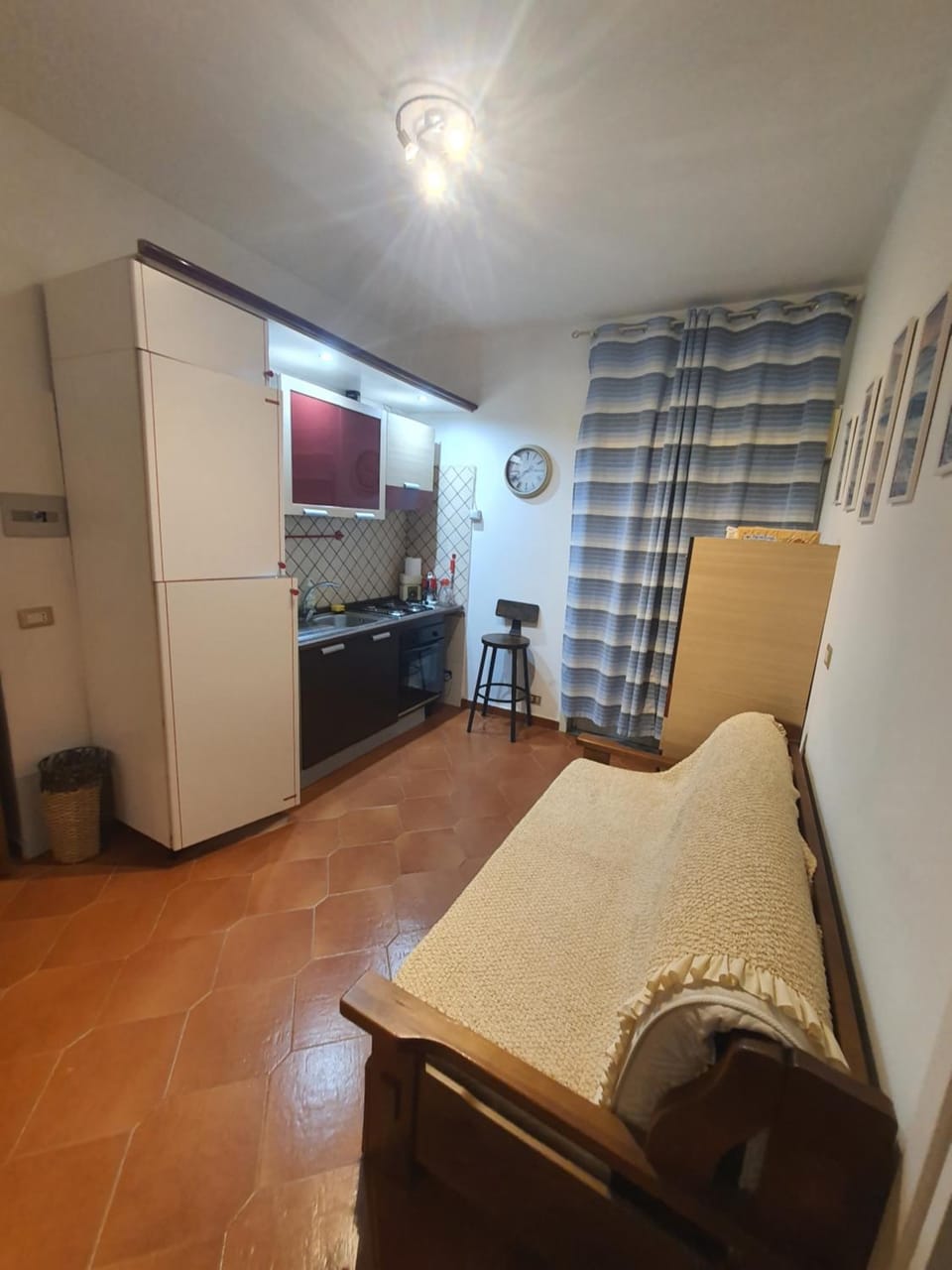 Kitchen or kitchenette, Photo of the whole room, Dining area, Evening entertainment, oven