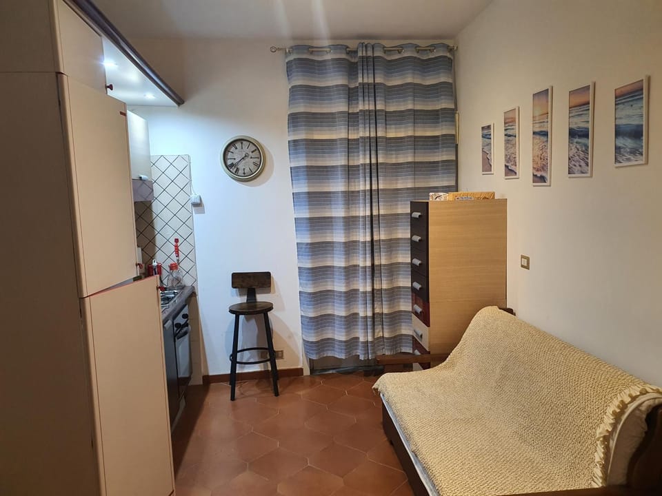 Bed, Living room, Photo of the whole room