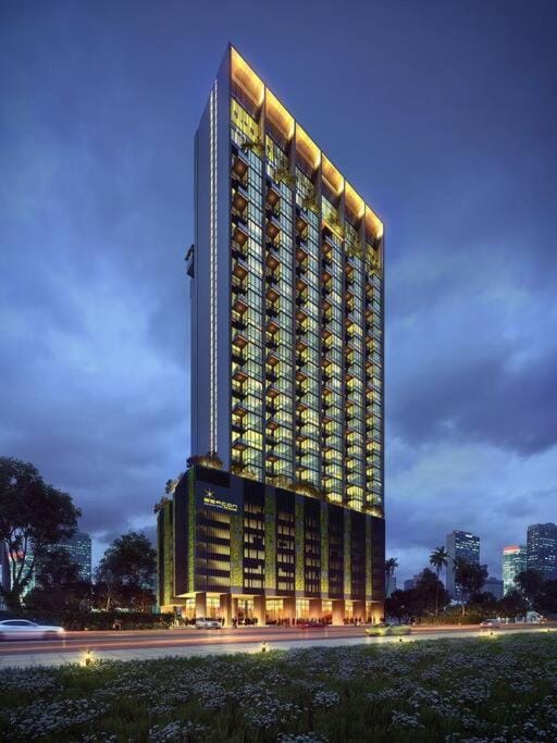 #12Georgetown Luxury Suite with Rooftop Pool Apartment in George Town