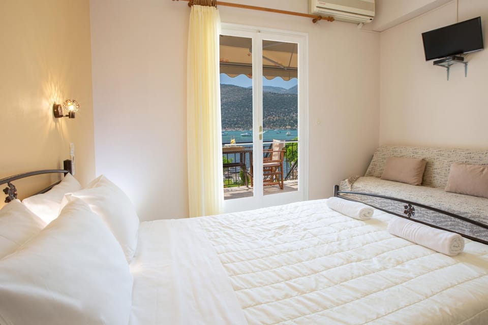 Bed, Balcony/Terrace, Bedroom