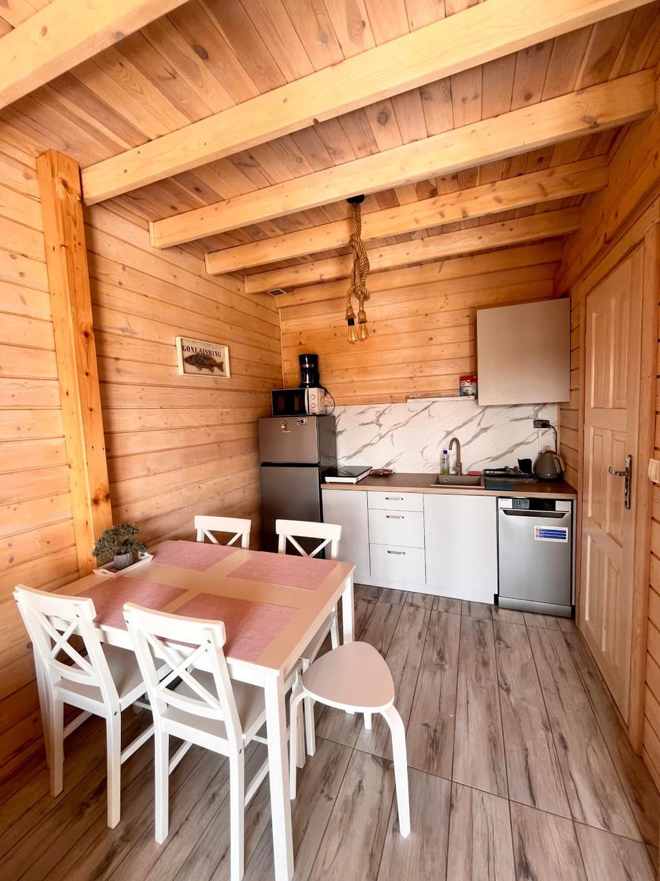 Kitchen or kitchenette, Dining area, dishwasher, microwave, oven, kitchen