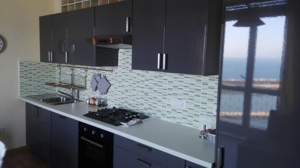 Kitchen or kitchenette, Sea view
