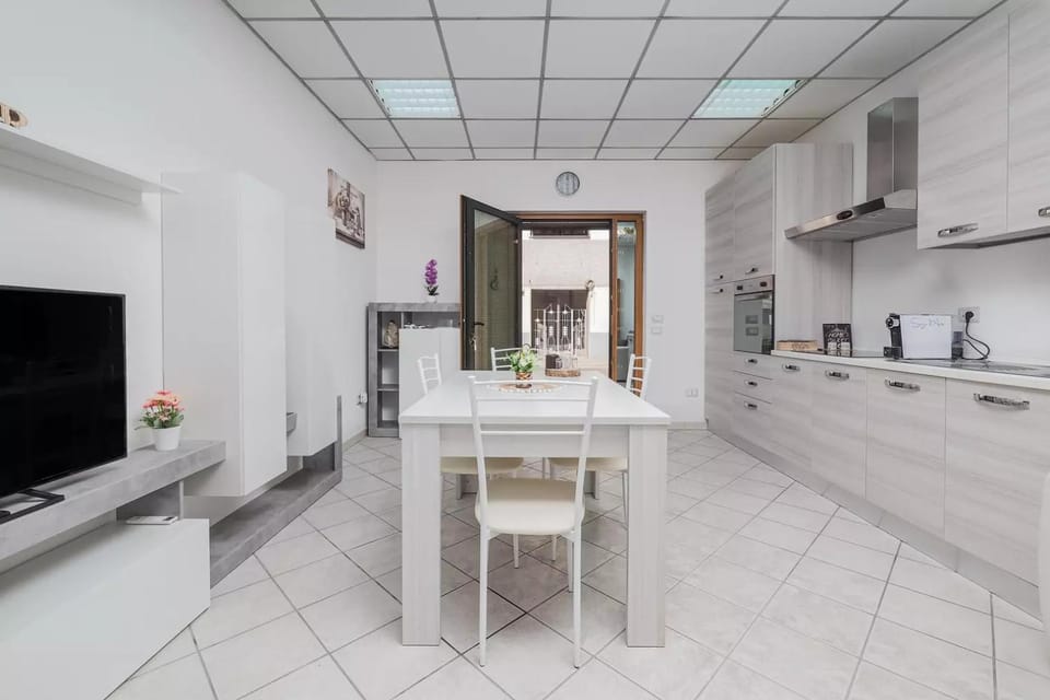 Kitchen or kitchenette, Dining area, pet friendly